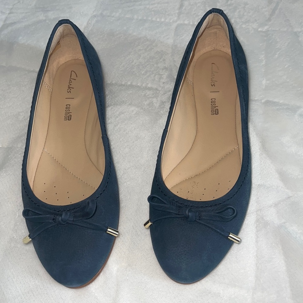 NIB Clark’s cushioned flats blue size 7